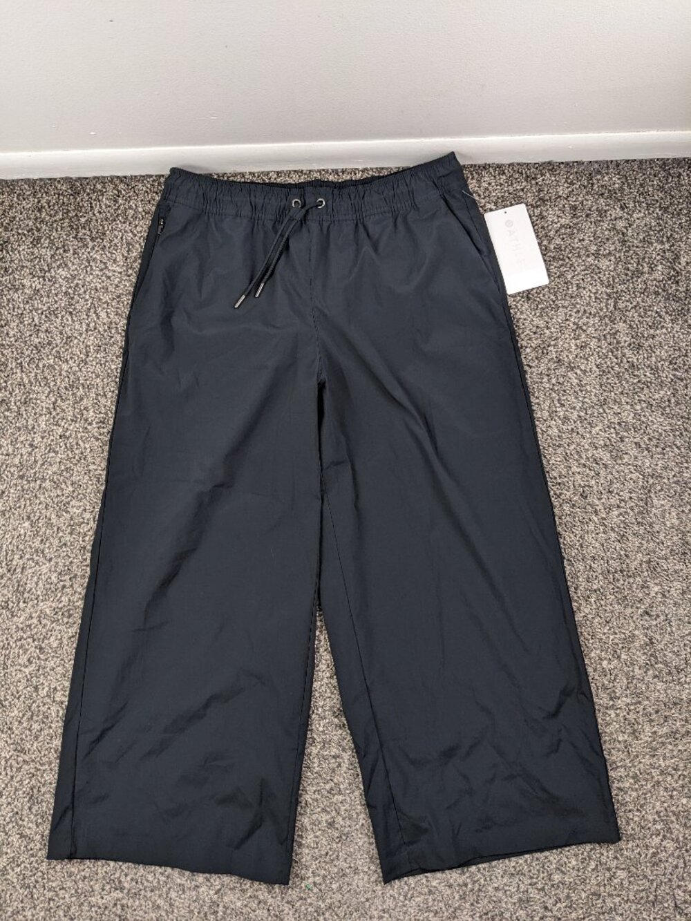 NWT 2025 Athleta Midday Wide Leg Crop Pant Medium Black Athleisure Casual